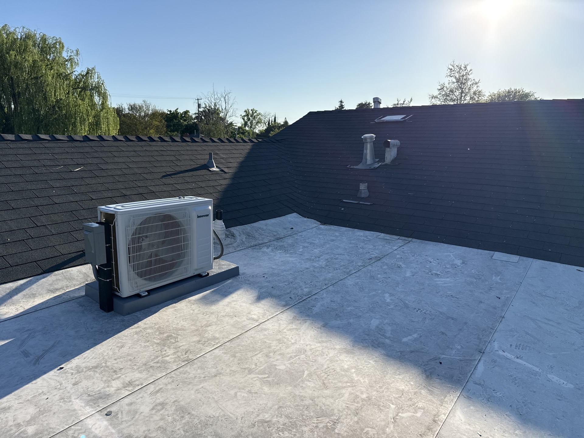 New mini split condenser installed on rooftop in Sacramento area
